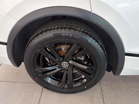 Certified 2023 Volkswagen Tiguan SE R-Line FWD image 11