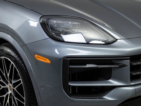 New 2026 Porsche Cayenne AWD/4WD image 38