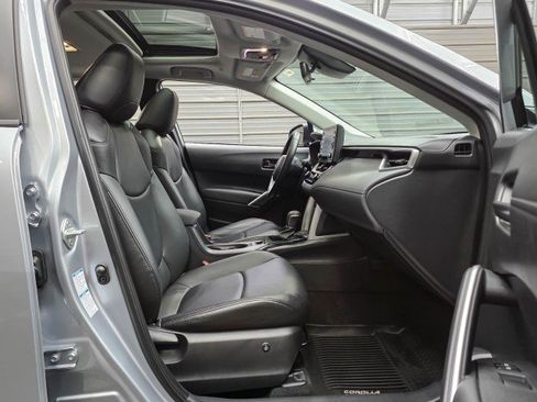 Used 2022 Toyota Corolla Cross LE w/ Moonroof Package AWD/4WD image 15