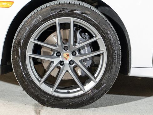 Certified 2026 Porsche Macan Turbo AWD/4WD image 11
