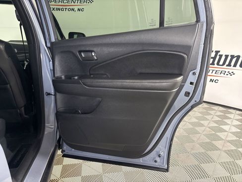 Used 2025 Honda Passport EX-L image 27