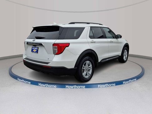 Used 2021 Ford Explorer XLT image 6