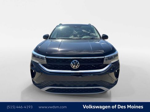 Used 2022 Volkswagen Taos SE w/ Panoramic Sunroof Package image 7