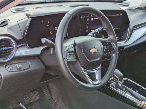 Used 2025 Chevrolet Trax LT w/ LT Convenience Package image 14