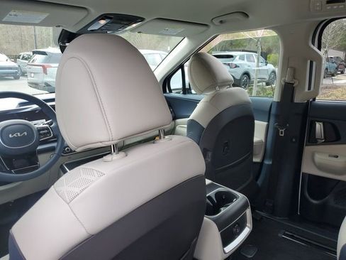 New 2026 Kia Carnival EX image 13
