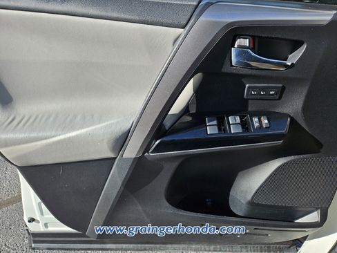 Used 2016 Toyota RAV4 Limited image 23