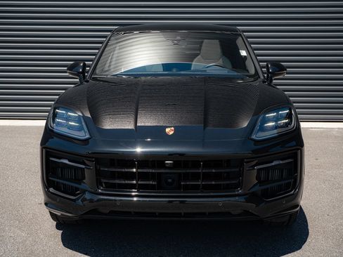 Certified 2025 Porsche Cayenne GTS AWD/4WD image 36