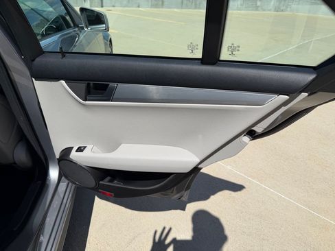 Used 2014 Mercedes-Benz C 250 Sedan image 23