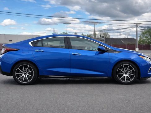 Used 2017 Chevrolet Volt Premier w/ Driver Confidence II Package FWD image 3