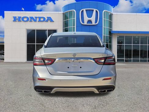 Used 2022 Nissan Maxima SV w/ Floor Mat Group FWD image 3