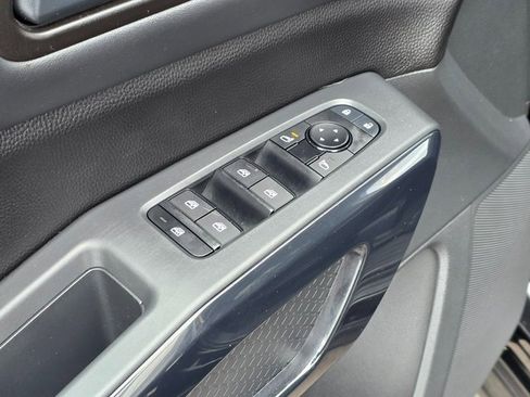 Used 2024 Nissan Pathfinder S image 23