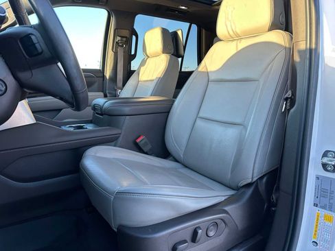 Used 2021 GMC Yukon SLT w/ SLT Premium Package image 24