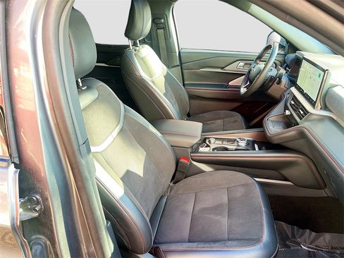 Used 2025 Ford Explorer ST image 31