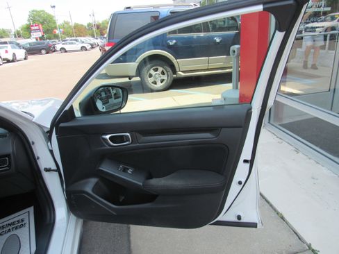 Used 2023 Honda Civic Sport image 10