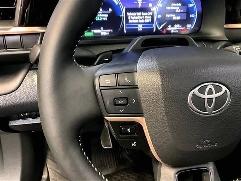 Certified 2025 Toyota Crown Signia image 22