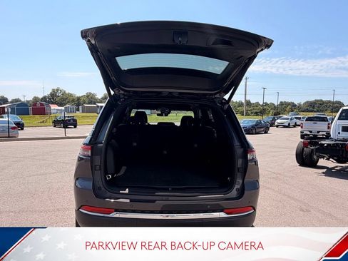 Used 2025 Jeep Grand Cherokee Limited w/ Trailer Tow Package AWD/4WD image 9