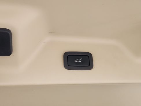 Used 2019 Land Rover Range Rover HSE image 34