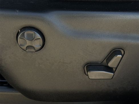 Used 2021 Jeep Grand Cherokee Laredo X image 25