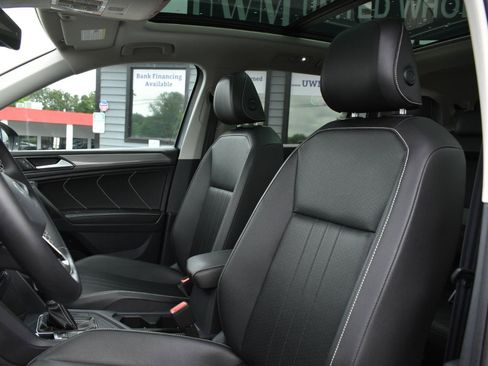 Used 2023 Volkswagen Tiguan SE w/ Panoramic Sunroof Package FWD image 24
