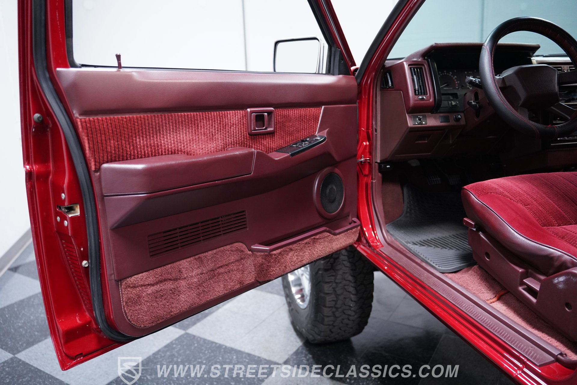 Used 1991 Nissan Pickup 4x4 King Cab V6 image 28