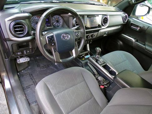 Used 2019 Toyota Tacoma TRD Sport w/ Technology Package AWD/4WD image 24
