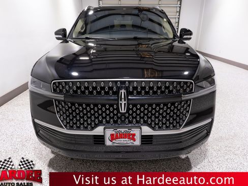 Used 2025 Lincoln Navigator Reserve AWD/4WD image 7