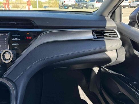 Used 2020 Toyota Camry SE image 21