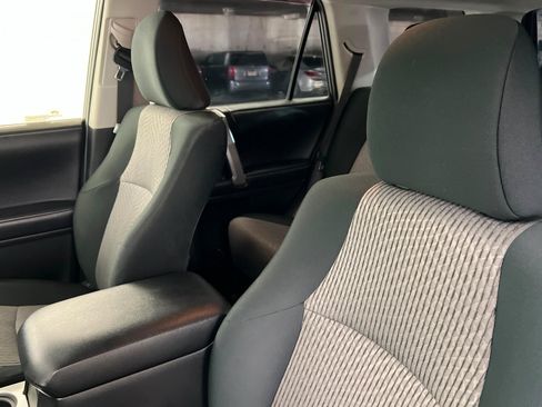 Used 2019 Toyota 4Runner SR5 AWD/4WD image 17
