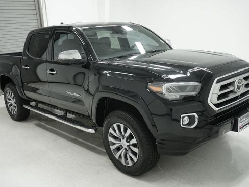 Used 2020 Toyota Tacoma Limited AWD/4WD image 3