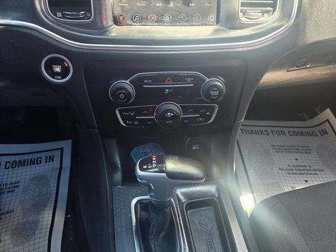 Used 2017 Dodge Charger SXT RWD image 9