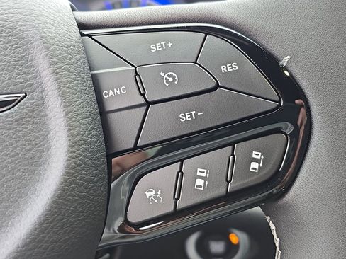 New 2026 Chrysler Pacifica Limited w/ Uconnect Theater Family Group image 26