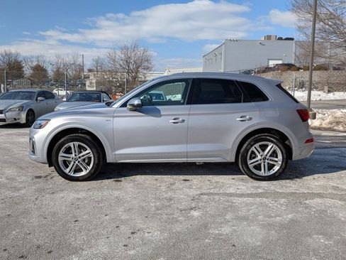 Used 2024 Audi Q5 e Premium w/ Convenience Package image 7