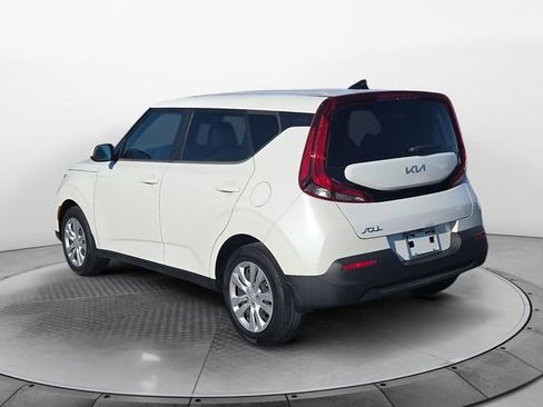 Used 2022 Kia Soul LX image 3