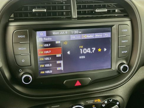 Used 2025 Kia Soul LX w/ LX Technology Package FWD image 21