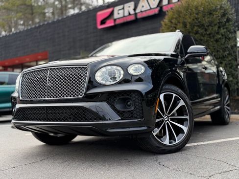 Used 2023 Bentley Bentayga image 2