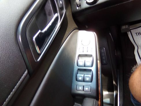 Used 2019 Chevrolet Suburban Premier w/ Premier Plus Edition AWD/4WD image 67