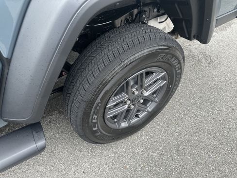 New 2025 Jeep Gladiator Sport image 22