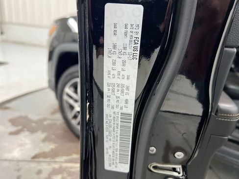 Used 2018 Jeep Compass Latitude w/ Popular Equipment Group AWD/4WD image 28