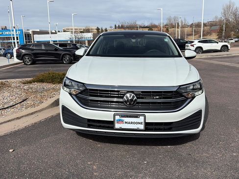 Used 2024 Volkswagen Jetta SE w/ Panoramic Sunroof Package image 2