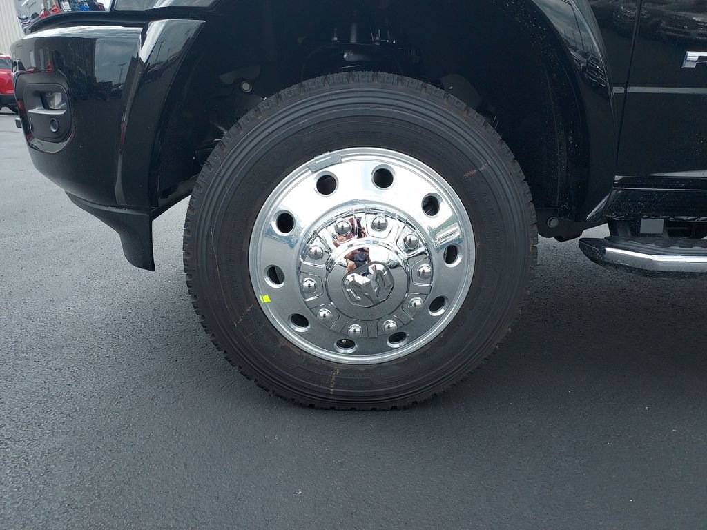New 2026 RAM 5500 4x4 Crew Cab w/ Laramie Trim Package image 10