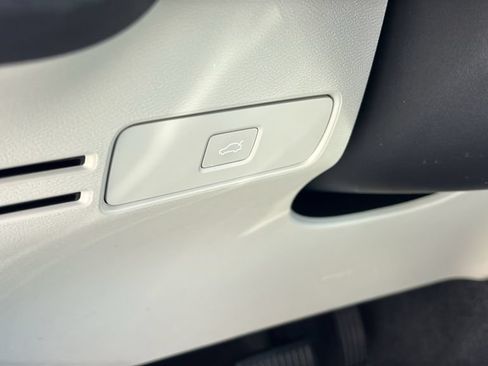 Certified 2026 Volvo XC40 B5 Plus AWD/4WD image 13