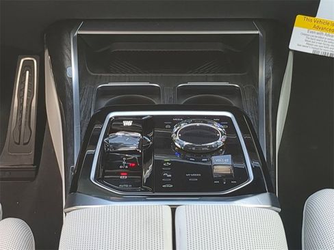 New 2026 BMW 740i xDrive w/ Premium Package image 18