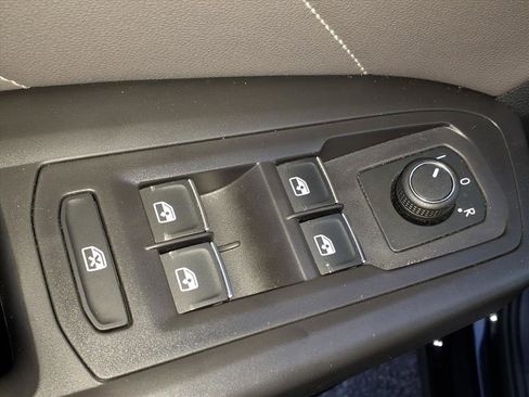 Certified 2023 Volkswagen Atlas Cross Sport SE w/ Black Wheel Package image 10