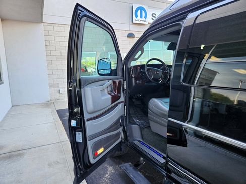 Used 2021 Chevrolet Express 3500 LS w/ Chrome Appearance Package RWD image 38
