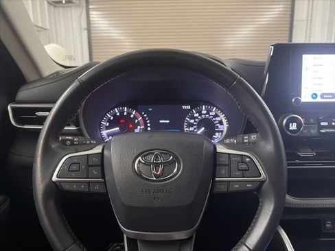 Used 2024 Toyota Highlander LE image 29