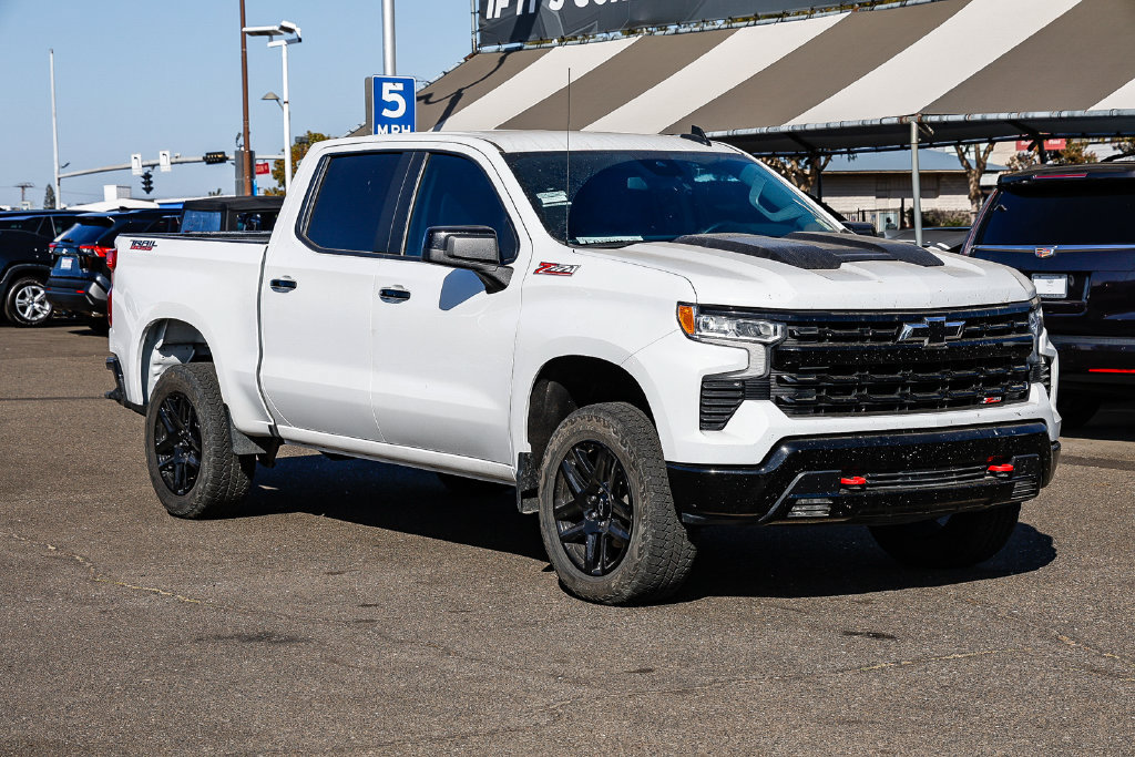 Used 2025 Chevrolet Silverado 1500 LT Trail Boss w/ Convenience Package II AWD/4WD image 5