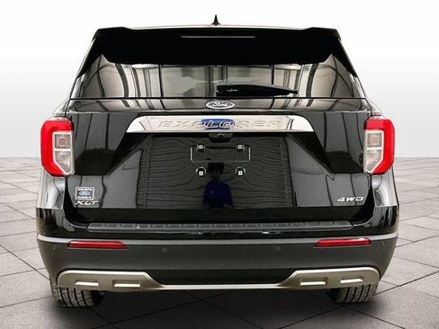 Used 2022 Ford Explorer XLT w/ Equipment Group 202A AWD/4WD image 4