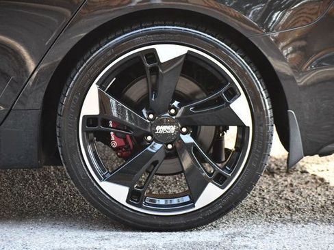 Used 2019 Genesis G70 2.0T Advanced w/ Sport Package image 13