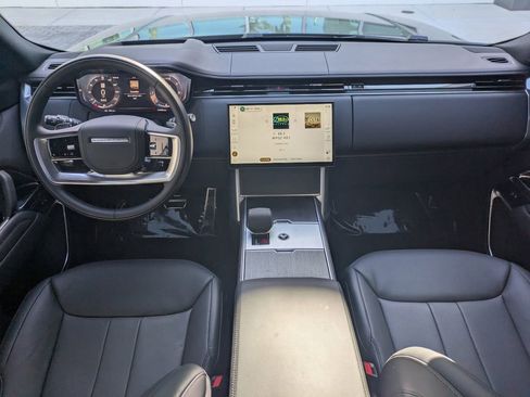 Used 2025 Land Rover Range Rover SE AWD/4WD image 16