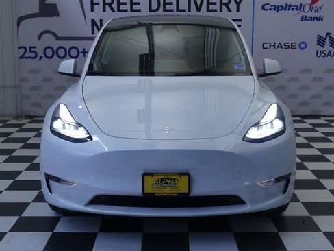 Used 2023 Tesla Model Y Long Range AWD/4WD image 2